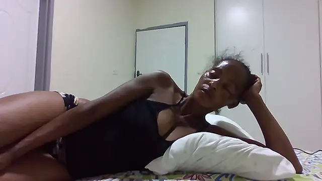 Snapshot of sweets_80 chatting on 10.22.25 sweets 80 online show from 10.22.25