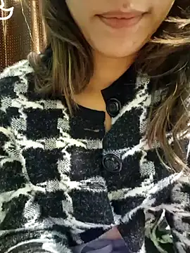 Snapshot of MIss-Naina chatting on 12.15.24 MIss-Naina online show from 12.15.24