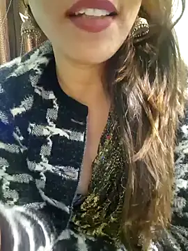 Snapshot of MIss-Naina chatting on 12.19.24 MIss-Naina online show from 12.19.24