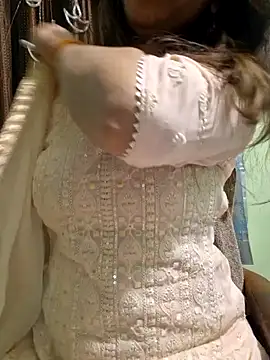 Snapshot of MIss-Naina chatting on 12.29.24 MIss-Naina online show from 12.29.24