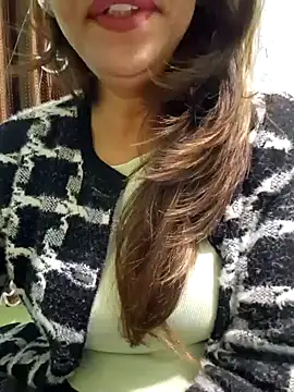 Snapshot of MIss-Naina chatting on 01.04.25 MIss-Naina online show from 01.04.25