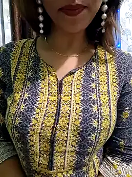 Snapshot of MIss-Naina chatting on 01.05.25 MIss-Naina online show from 01.05.25