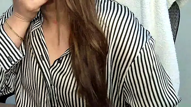 Snapshot of MIss-Naina chatting on 04.17.26 MIss-Naina online show from 04.17.26