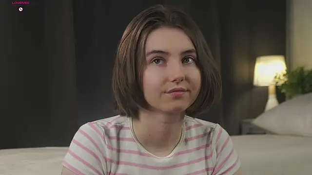 Snapshot of MeghanElson chatting on 02.13.26 MeghanElson online show from 02.13.26