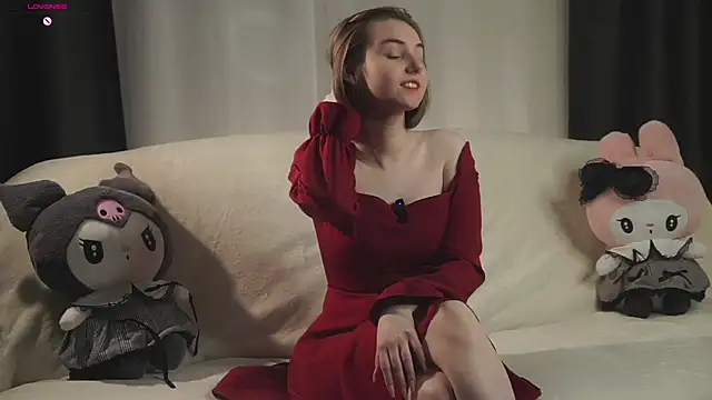 Snapshot of MeghanElson chatting on 02.14.26 MeghanElson online show from 02.14.26