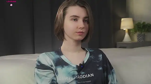 Snapshot of MeghanElson chatting on 02.18.26 MeghanElson online show from 02.18.26