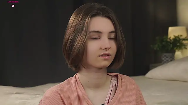 Snapshot of MeghanElson chatting on 03.04.26 MeghanElson online show from 03.04.26