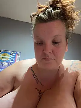 Snapshot of busty-bella1 chatting on 07.22.26 busty-bella1 online show from 07.22.26