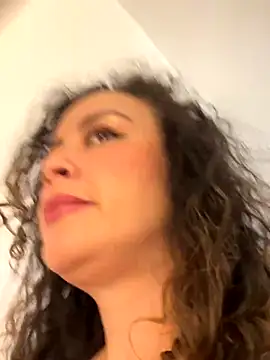 Snapshot of Elizabeth_Dupont chatting on 09.29.25 Elizabeth Dupont online show from 09.29.25