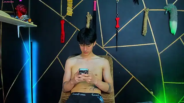 Snapshot of MillersKink chatting on 01.31.25 MillersKink online show from 01.31.25