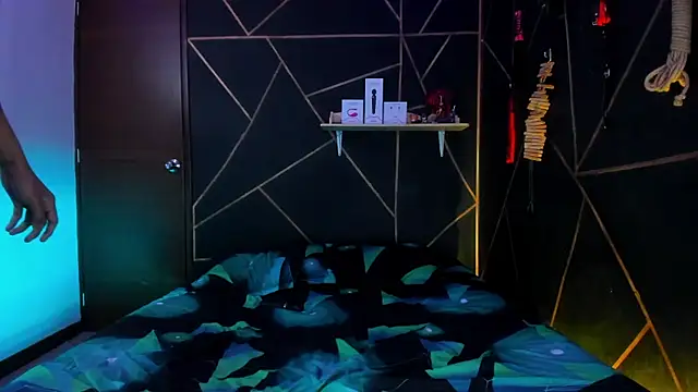 Snapshot of MillersKink chatting on 03.08.25 MillersKink online show from 03.08.25