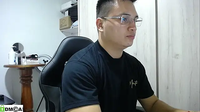 Snapshot of ahntony__69 chatting on 05.28.26 ahntony 69 online show from 05.28.26