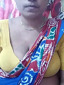 Snapshot of miss-Riy chatting on 12.04.25 miss-Riy online show from 12.04.25