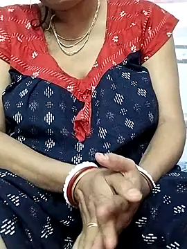 Snapshot of miss-Riy chatting on 12.17.25 miss-Riy online show from 12.17.25