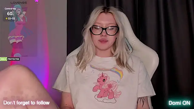 Snapshot of takeyourmolly chatting on 12.18.24 takeyourmolly online show from 12.18.24