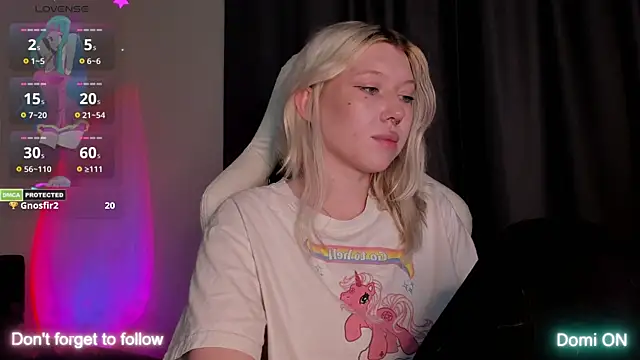 Snapshot of takeyourmolly chatting on 12.21.24 takeyourmolly online show from 12.21.24