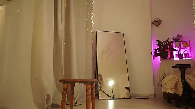 Elly Caramelly online show from 03.06.25