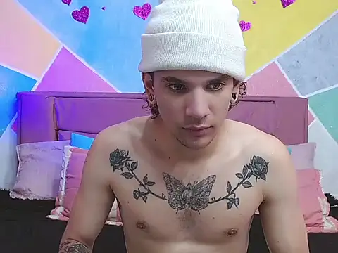 Snapshot of tylor_boy chatting on 09.18.25 tylor boy online show from 09.18.25