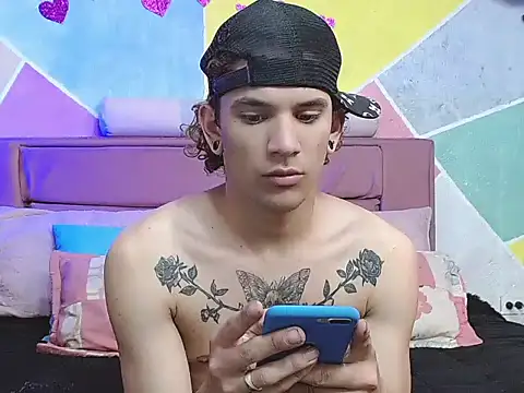 Snapshot of tylor_boy chatting on 09.29.25 tylor boy online show from 09.29.25