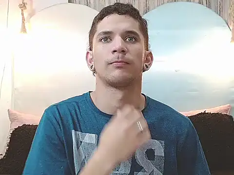 Snapshot of tylor_boy chatting on 12.18.25 tylor boy online show from 12.18.25