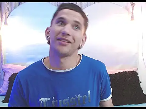 Snapshot of tylor_boy chatting on 01.11.26 tylor boy online show from 01.11.26