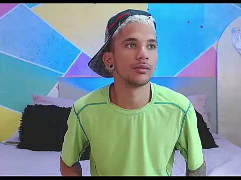 Snapshot of tylor_boy chatting on 03.02.26 tylor boy online show from 03.02.26