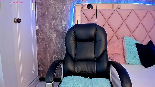 AntonellaQueenn online show from 02.23.25