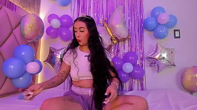 AntonellaQueenn online show from 11.27.25