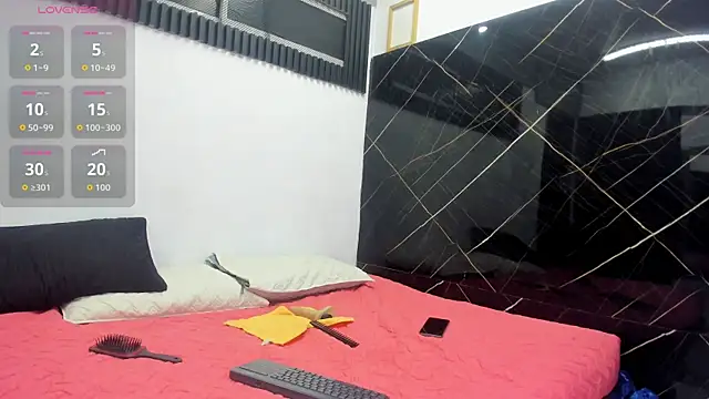 Analiasmith89 online show from 10.19.25