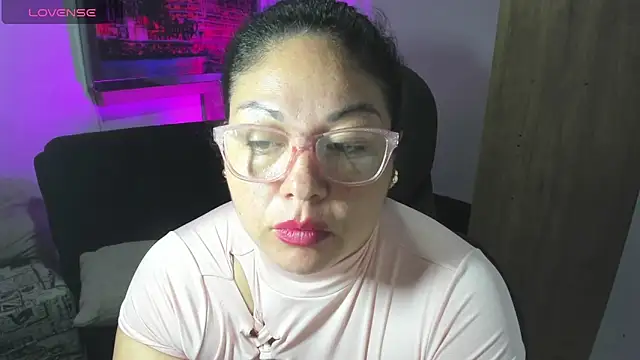 Snapshot of jessicarabbit_1 chatting on 05.15.26 jessicarabbit 1 online show from 05.15.26