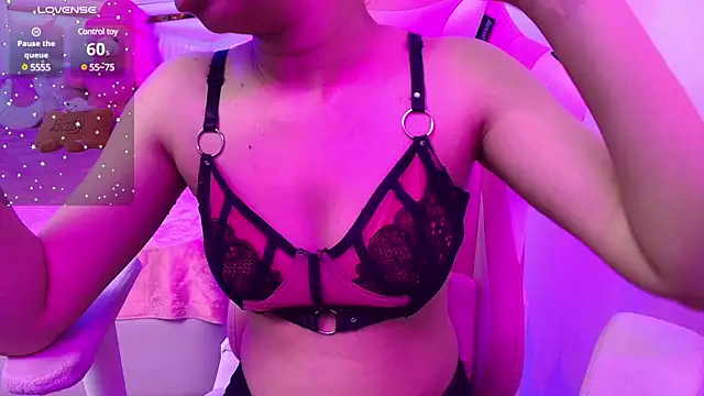 Snapshot of YourKusu chatting on 02.17.25 YourKusu online show from 02.17.25