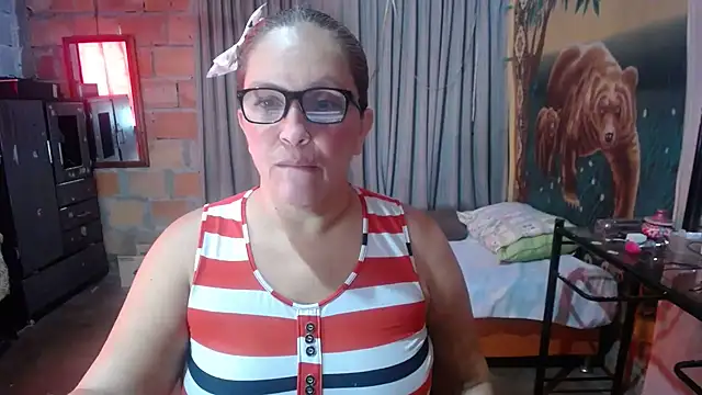 Snapshot of mom_son_dirty chatting on 06.05.26 mom son dirty online show from 06.05.26