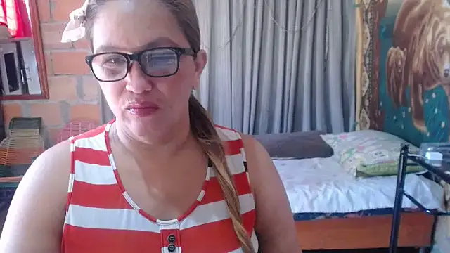 Snapshot of mom_son_dirty chatting on 07.08.26 mom son dirty online show from 07.08.26