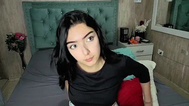 Snapshot of Marcelaa_fox chatting on 06.25.26 Marcelaa fox online show from 06.25.26