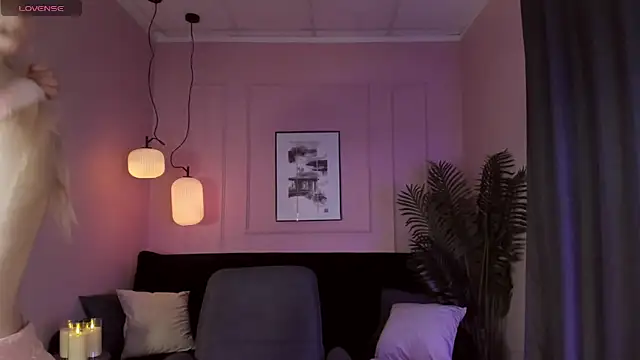 Snapshot of EmilyAir chatting on 03.02.25 EmilyAir online show from 03.02.25