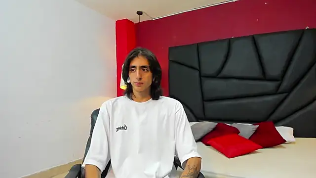 Snapshot of Matthew_Dixonn chatting on 12.12.24 Matthew Dixonn online show from 12.12.24