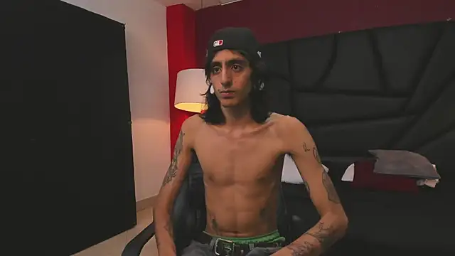 Snapshot of Matthew_Dixonn chatting on 12.21.24 Matthew Dixonn online show from 12.21.24