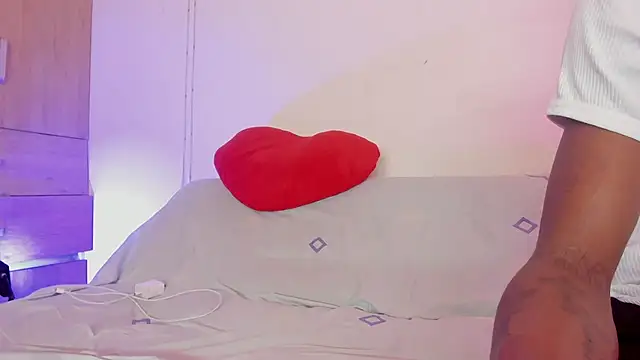 LoveBirds  1 online show from 11.02.25