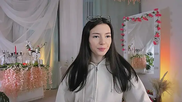 Snapshot of Julietta_Romanis chatting on 02.24.25 Julietta Romanis online show from 02.24.25
