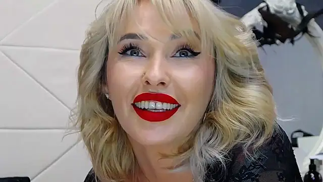 IssaSmith online show from 10.29.25