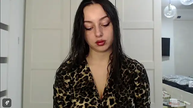 courtneyPerfect online show from 12.04.25