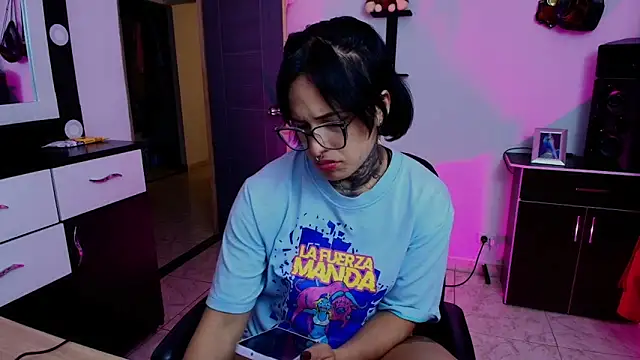 TinnaDawsom online show from 01.18.25