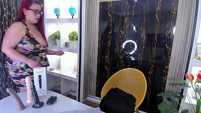 Snapshot of MirandaRossi chatting on 02.19.25 MirandaRossi online show from 02.19.25