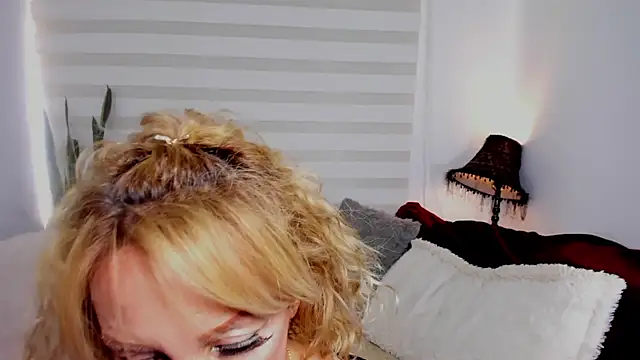 Snapshot of Sammykatt chatting on 02.25.26 Sammykatt online show from 02.25.26