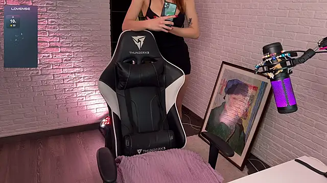 Snapshot of mirai_meeow chatting on 01.21.25 mirai meeow online show from 01.21.25