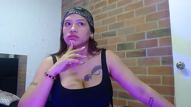 Snapshot of samantha__karolstone chatting on 10.29.25 samantha karolstone online show from 10.29.25