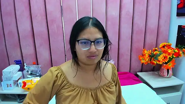 Miaa Smiith  online show from 11.14.25