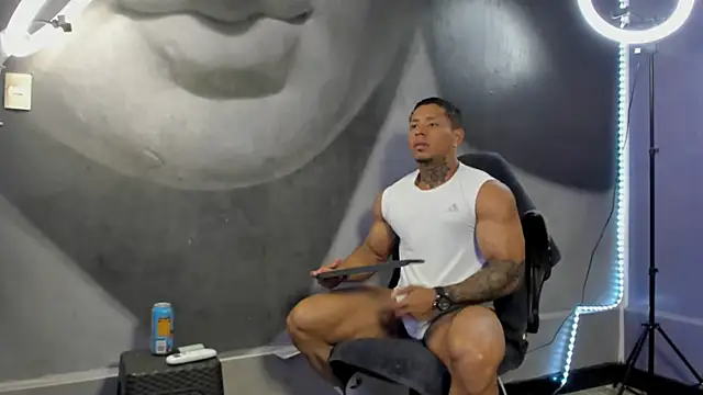 Snapshot of bradley_smith chatting on 12.28.24 bradley smith online show from 12.28.24