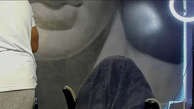 Snapshot of bradley_smith chatting on 12.30.24 bradley smith online show from 12.30.24