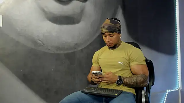 Snapshot of bradley_smith chatting on 01.21.25 bradley smith online show from 01.21.25